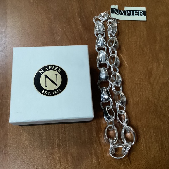 Napier Chunky Silver-tone Necklace New With Tag - Picture 4 of 10